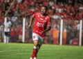 stjd-reduz-punicao-de-dellatorre,-mas-atacante-desfalca-o-vila-nova-contra-o-goias