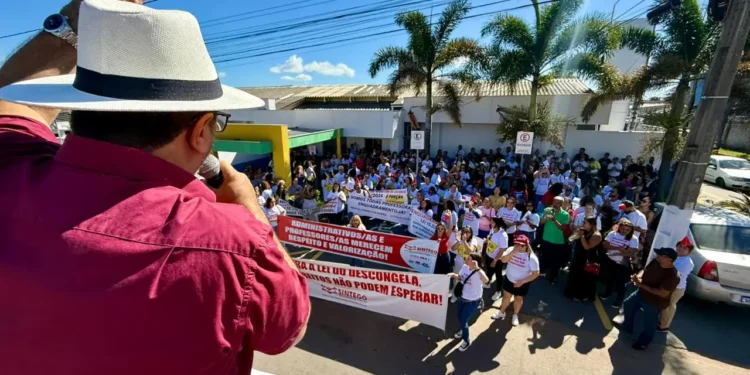 apos-assembleia,-trabalhadores-da-educacao-ampliam-pressao-sobre-prefeitura-de-aparecida