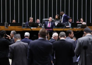 congresso-acelera-debate-sobre-fim-da-escala-6×1-enquanto-lula-busca-novo-nome-para-o-stf