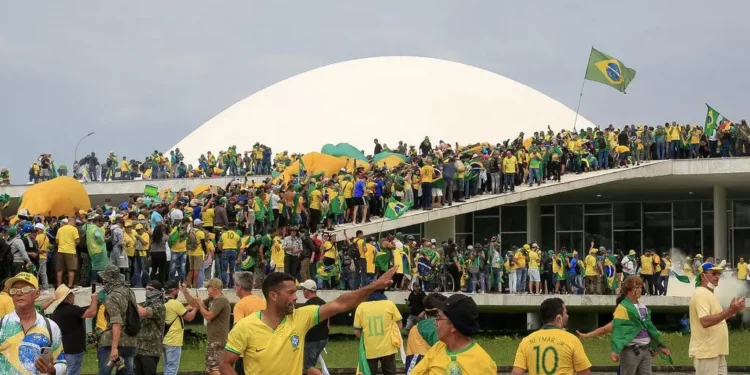 familiares-de-condenados-do-8-de-janeiro-se-articulam-para-acao-sobre-penas-no-stf
