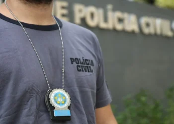 dupla-simulava-corridas-por-aplicativo-para-roubar-motoristas,-diz-policia