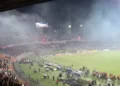 flamengo-x-independiente-vira-caos-na-colombia-e-conmebol-cancela-jogo-apos-apenas-1-minuto