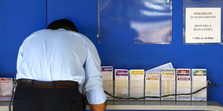 aposta-simples-de-jussara-acerta-15-dezenas-da-lotofacil-e-rende-premio-de-r$-622-mil