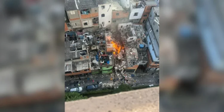 explosao-de-gas-destroi-casas-e-deixa-feridos-e-soterrados-no-jaguare,-em-sao-paulo