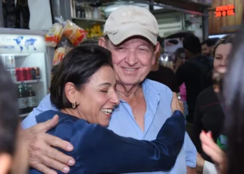 ana-paula-rezende-testa-capital-politico-nas-ruas-e-reforca-ligacao-com-legado-de-iris