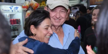 ana-paula-rezende-testa-capital-politico-nas-ruas-e-reforca-ligacao-com-legado-de-iris