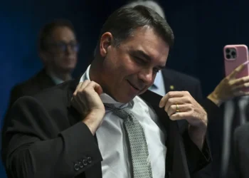 escandalo-do-pagamento-de-vorcaro-a-flavio-pode-beneficiar-caiado-e-zema