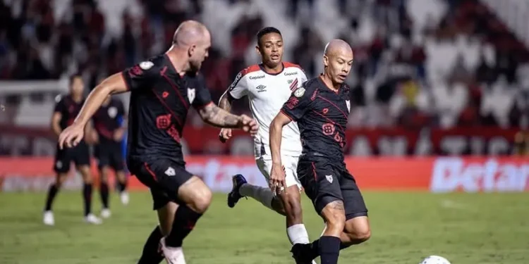 atletico-go-perde-nos-penaltis-para-o-athletico-pr-e-cai-na-copa-do-brasil