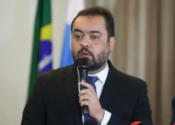 claudio-castro-e-alvo-da-pf-em-operacao-no-rio-de-janeiro