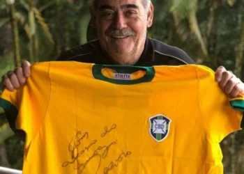 rivellino-apoia-neymar-na-copa-do-mundo,-mas-sem-vaga-garantida-entre-os-titulares