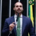 contrato-expoe-eduardo-bolsonaro-como-peca-chave-no-caixa-do-filme-sobre-jair