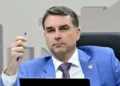 flavio-diz-que-zema-se-precipitou-ao-critica-lo-por-audio-com-vorcaro-e-agradece-caiado