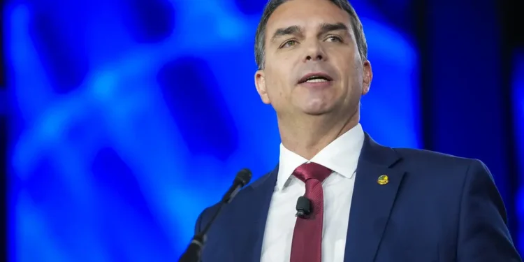 escandalo-com-flavio-ainda-nao-aparece-em-pesquisa-e-lula-pode-crescer,-avalia-especialista