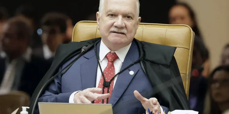 fachin-diz-que-‘criticar-e-legitimo,-deslegitimar,-nao’-apos-alta-de-criticas-ao-stf