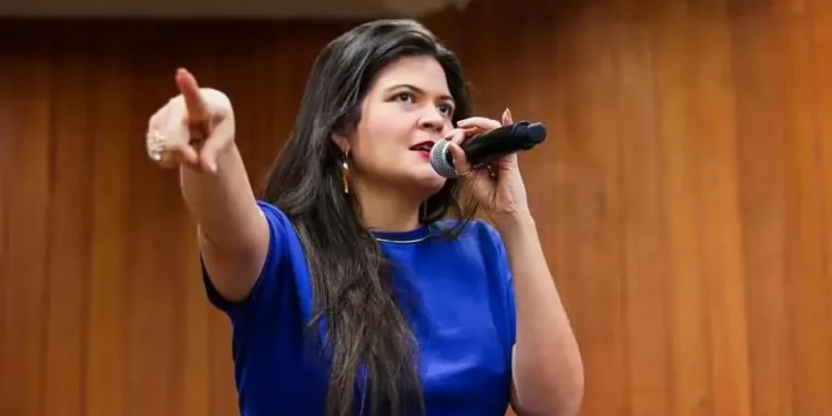 aava-santiago-defendera-pl-da-misoginia-em-audiencia-publica-na-camara-federal