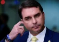 flavio-bolsonaro-visitou-vorcaro-apos-primeira-prisao-do-ex-banqueiro