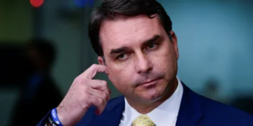 flavio-bolsonaro-visitou-vorcaro-apos-primeira-prisao-do-ex-banqueiro