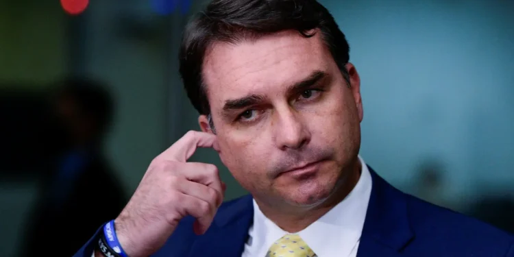 flavio-bolsonaro-visitou-vorcaro-apos-primeira-prisao-do-ex-banqueiro