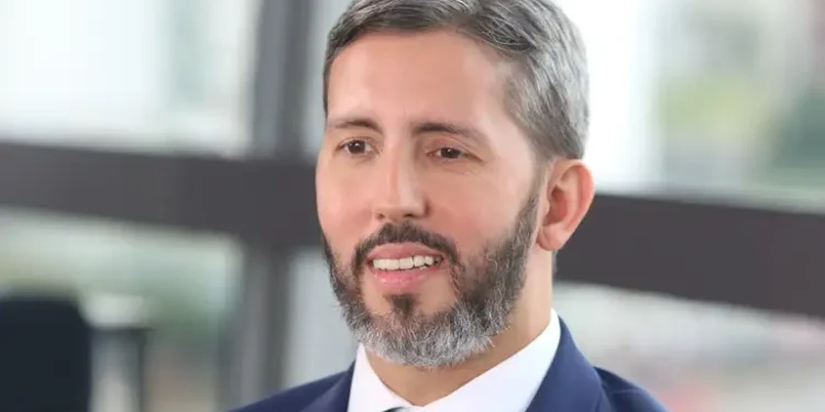 pt-lanca-leandro-grass-ao-buriti-e-coloca-erika-kokay-na-corrida-pelo-senado-em-2026