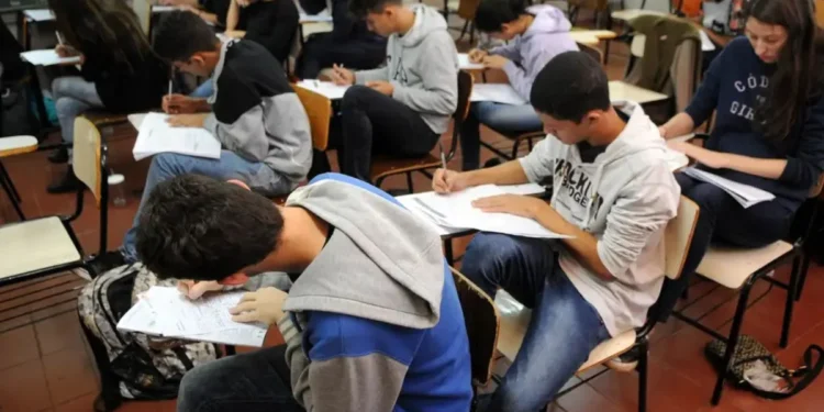 mais-de-34-mil-estudantes-em-goias-podem-quitar-fies-com-ate-99%-de-desconto-pelo-desenrola