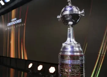taca-da-libertadores-esta-em-exibicao-em-goiania