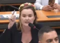 deputada-do-pl-defende-proposta-que-pode-fazer-brasileiro-trabalhar-ate-52-horas-por-semana