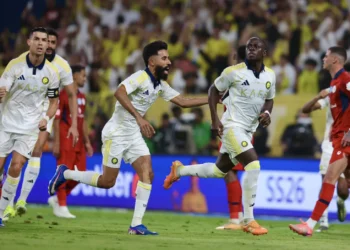cristiano-ronaldo-marca-duas-vezes,-al-nassr-goleia-damac-e-conquista-o-campeonato-saudita