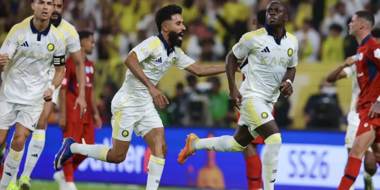 cristiano-ronaldo-marca-duas-vezes,-al-nassr-goleia-damac-e-conquista-o-campeonato-saudita