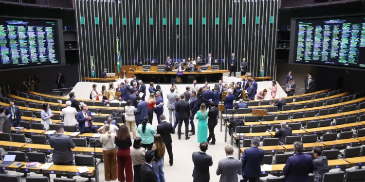 congresso-derruba-vetos-de-lula-e-atende-pedido-de-prefeitos
