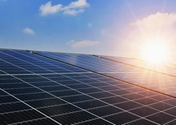 energia-solar-avanca,-mas-enfrenta-gargalos-na-rede-e-com-regulacao-em-goias