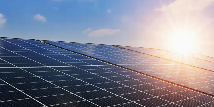 energia-solar-avanca,-mas-enfrenta-gargalos-na-rede-e-com-regulacao-em-goias