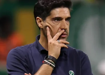 abel-ferreira-assume-culpa-por-derrota-do-palmeiras-e-cutuca-flamengo