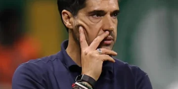 abel-ferreira-assume-culpa-por-derrota-do-palmeiras-e-cutuca-flamengo