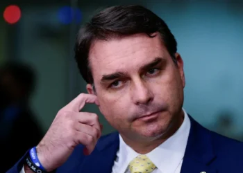 em-meio-a-crise-de-flavio,-centrao-avalia-neutralidade-e-novas-candidaturas