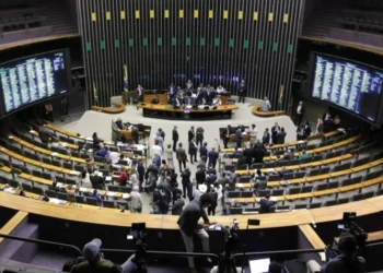 bancada-goiana-e-a-favor-do-fim-da-escala-6×1,-mas-com-outro-foco