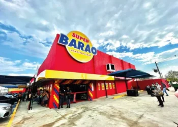 funcionarios-do-super-barao-fazem-protesto-em-goiania-e-cobram-salarios-atrasados-e-rescisoes