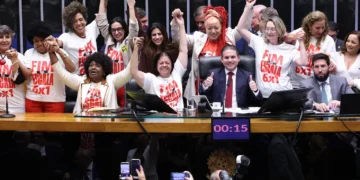 camara-aprova-pec-que-acaba-com-escala-6×1-em-primeira-votacao
