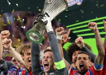 crystal-palace-vence-rayo-vallecano-e-e-campeao-da-conference-league-pela-primeira-vez