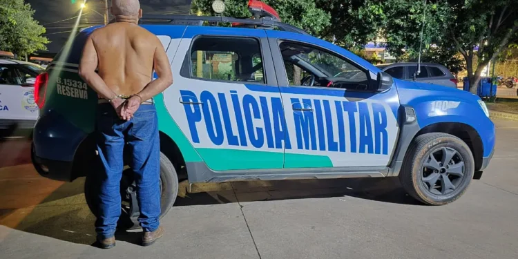 idoso-preso-por-dirigir-bebado-faz-“oracao”-ao-entrar-em-camburao-em-aparecida-de-goiania