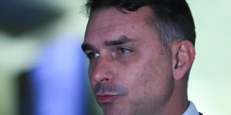 aliados-de-flavio-articulam-nos-eua-classificacao-do-pcc-e-cv-como-organizacoes-terroristas