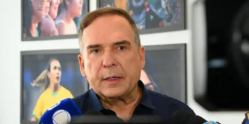 mabel-tenta-se-descolar-de-desgaste-e-expoe-dificuldade-de-dar-rumo-a-gestao