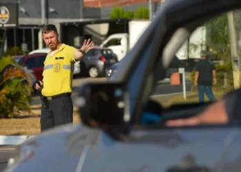 projeto-libera-taser-e-spray-de-pimenta-para-agentes-de-transito-em-goiania