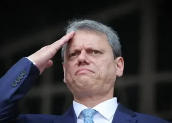 tarcisio-rejeita-disputar-o-planalto-e-reforca-apoio-a-flavio-bolsonaro