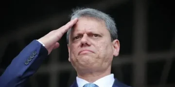 tarcisio-rejeita-disputar-o-planalto-e-reforca-apoio-a-flavio-bolsonaro
