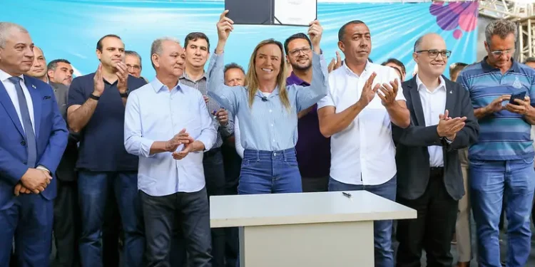 apos-alta-medica,-celina-leao-retoma-agenda-e-anuncia-r$-30-milhoes-em-obras-para-ceilandia