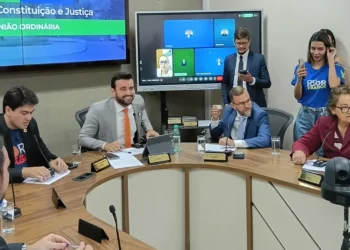 base-volta-atras-e-endossa-veto-de-mabel-a-revogacao-da-taxa-do-lixo