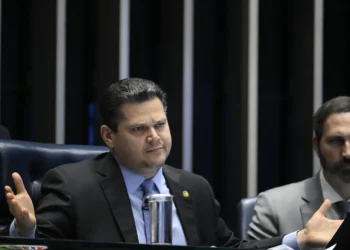 alcolumbre-manda-recado-ao-senado:-pressao-nao-vai-definir-pauta