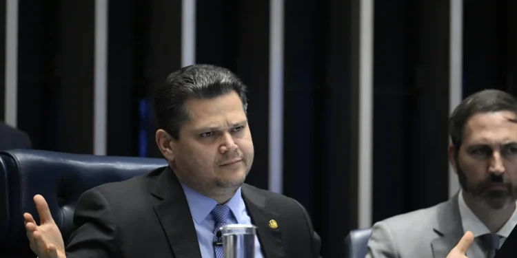 alcolumbre-manda-recado-ao-senado:-pressao-nao-vai-definir-pauta