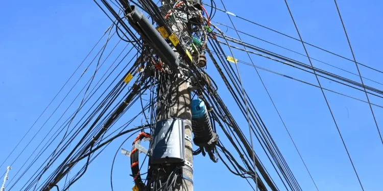 goiania-amplia-fiscalizacao-contra-fios-soltos-e-preve-multas-de-ate-r$-40-mil-para-empresas