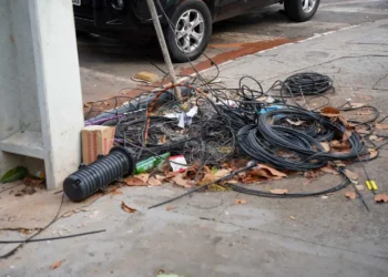 apos-anos-de-cobrancas,-prefeitura-de-goiania-endurece-regras-contra-fios-soltos